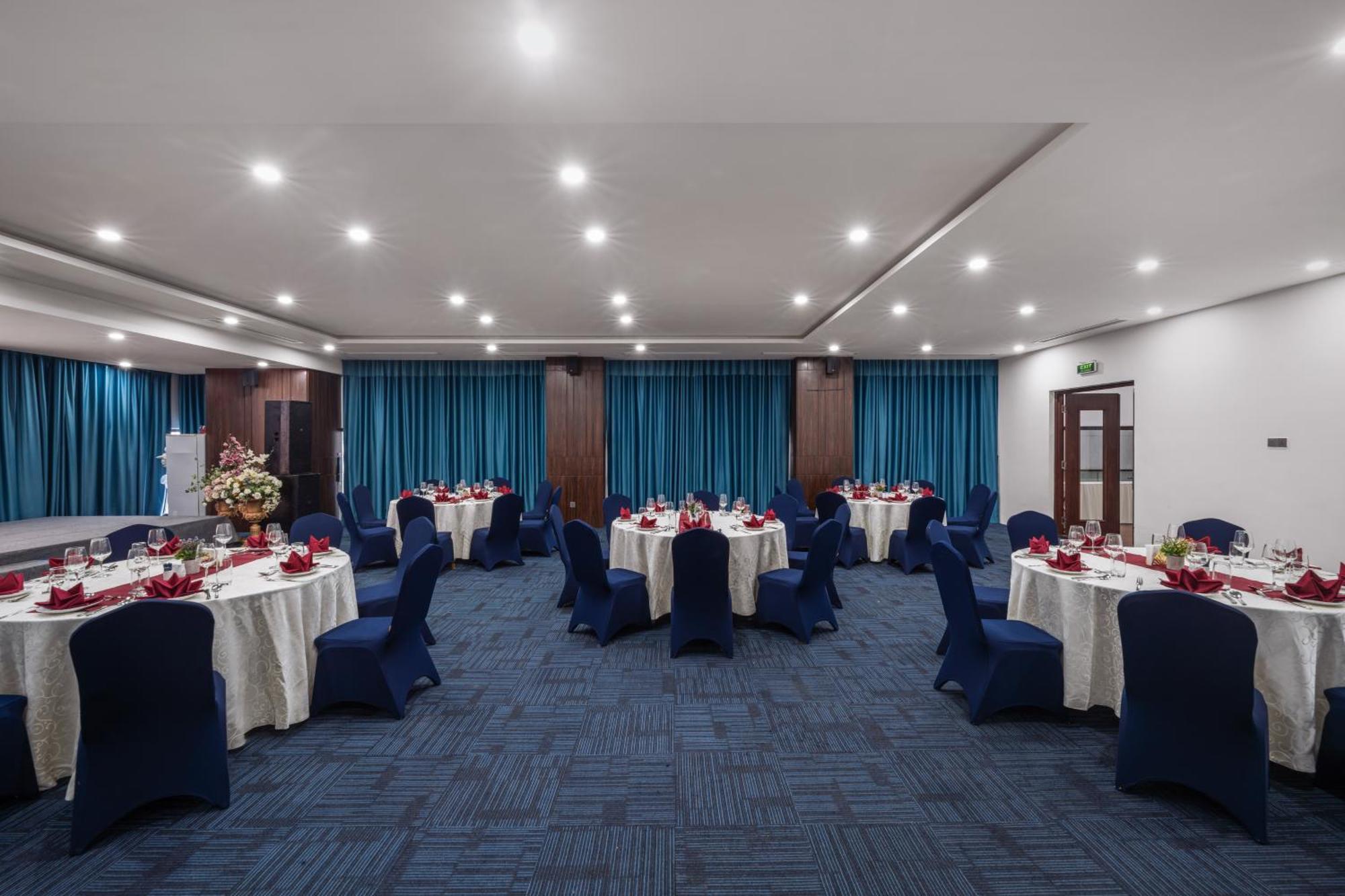 Canvas Danang Beach Hotel Buitenkant foto