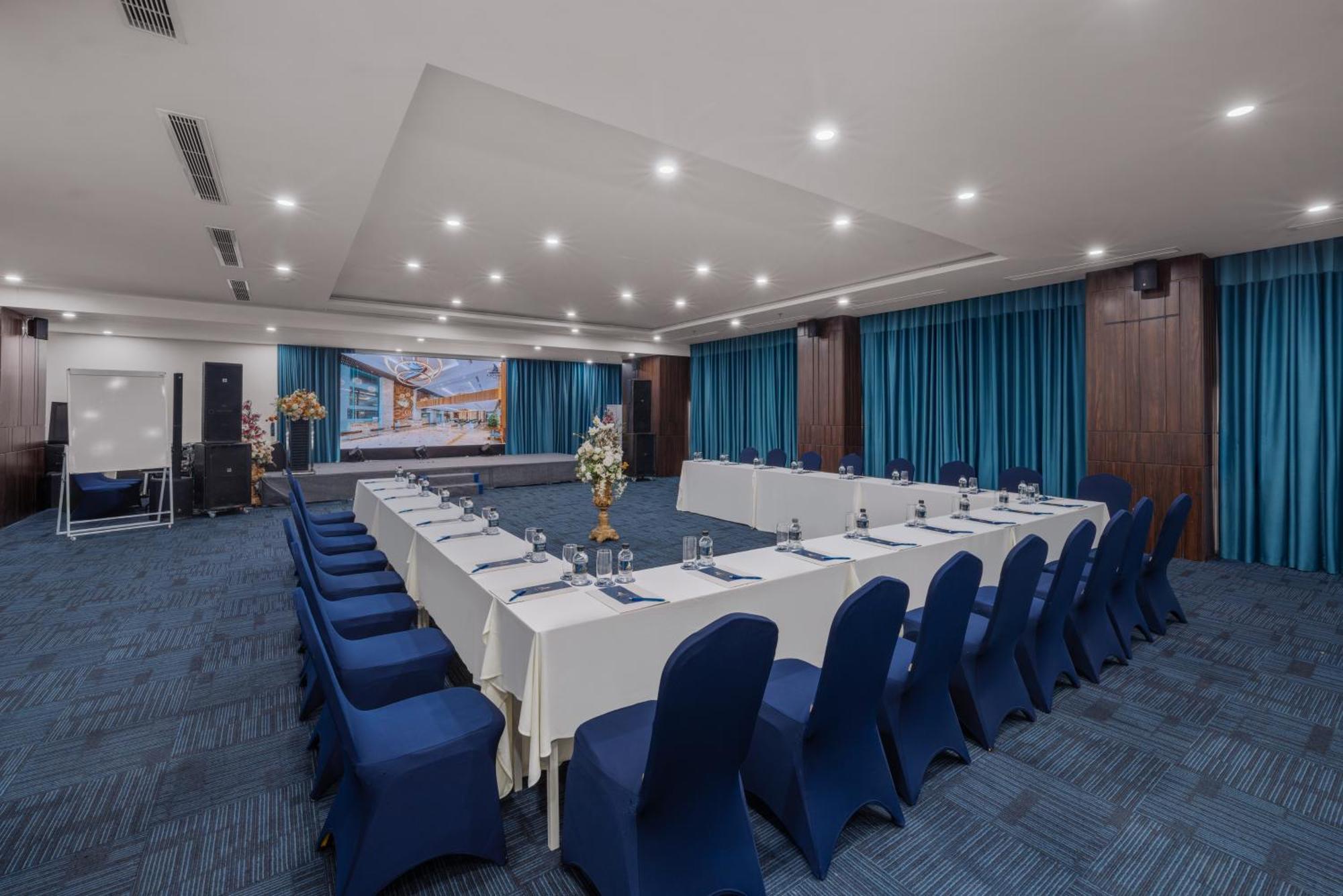 Canvas Danang Beach Hotel Buitenkant foto