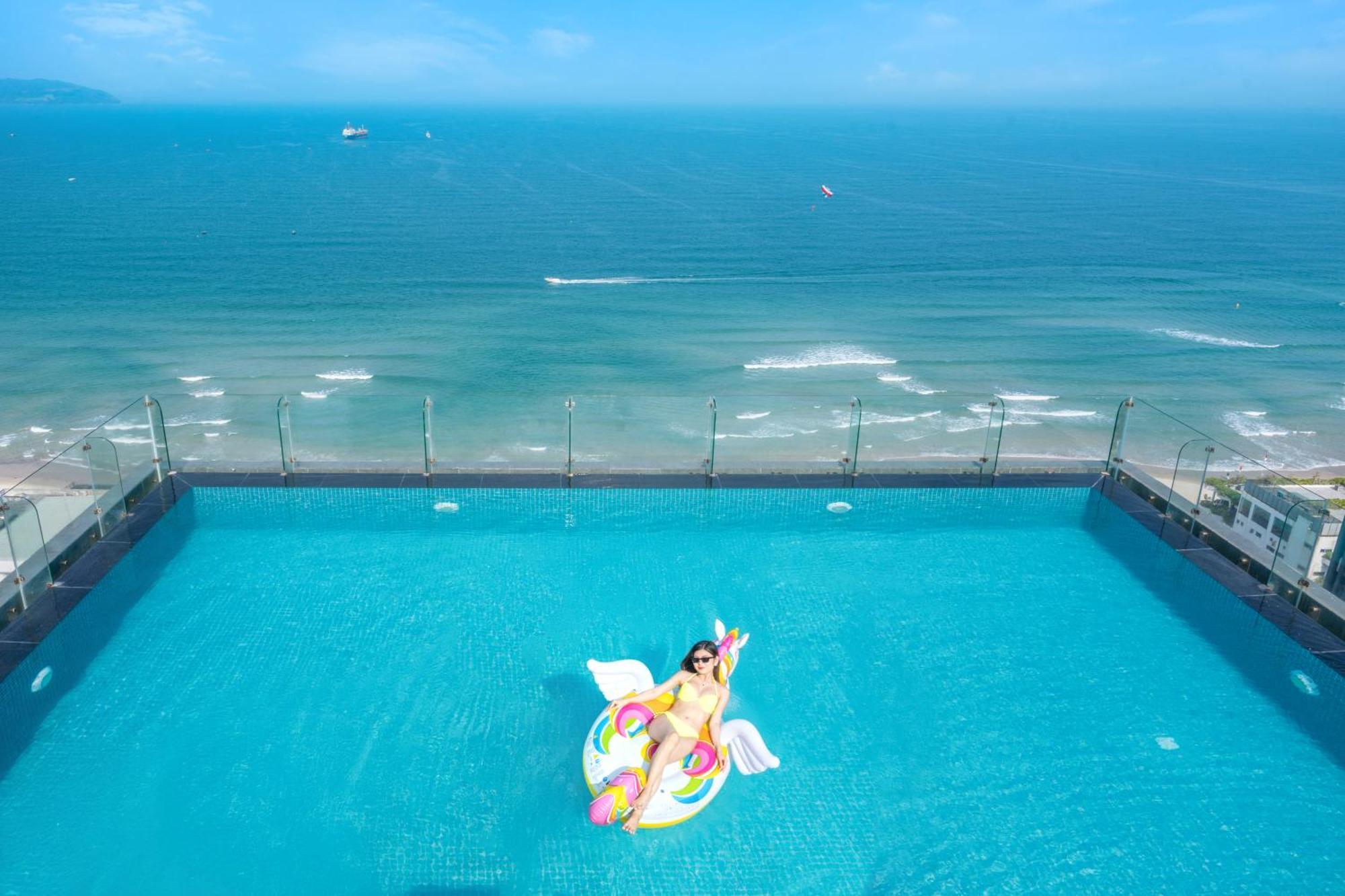 Canvas Danang Beach Hotel Buitenkant foto